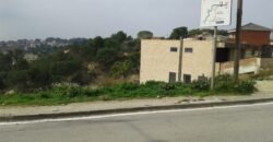 ¿Buscas un terreno para construir la casa de tus sueños? Este terreno urbanizable en Rubí, ubicado en la tranquila zona de Castellnou i Can Mir, ofrece una excelente oportunidad. Con una superficie de 555 m2, se presenta como un espacio ideal para desarrollar un proyecto residencial.