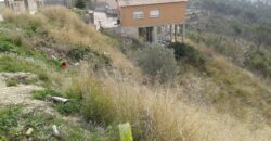 ¿Buscas un terreno para construir la casa de tus sueños? Este terreno urbanizable en Rubí, ubicado en la tranquila zona de Castellnou i Can Mir, ofrece una excelente oportunidad. Con una superficie de 555 m2, se presenta como un espacio ideal para desarrollar un proyecto residencial.