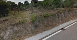 ¡Oportunidad de inversión en Rubí! Se encuentra disponible un terreno en venta en la tranquila urbanización de Castellnou i Can Mir. Con una superficie de 590 m2, Fachada de 15m. a dos calles. Sup. edificable 40%. este terreno es edificable, lo que brinda la posibilidad de construir la vivienda aislada que siempre has deseado.