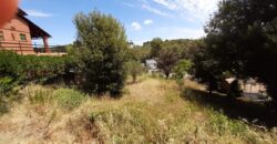 ¡Oportunidad de inversión en Rubí! Se encuentra disponible un terreno en venta en la tranquila urbanización de Castellnou i Can Mir. Con una superficie de 590 m2, Fachada de 15m. a dos calles. Sup. edificable 40%. este terreno es edificable, lo que brinda la posibilidad de construir la vivienda aislada que siempre has deseado.