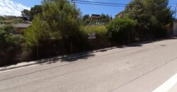 ¡Oportunidad de inversión en Rubí! Se encuentra disponible un terreno en venta en la tranquila urbanización de Castellnou i Can Mir. Con una superficie de 590 m2, Fachada de 15m. a dos calles. Sup. edificable 40%. este terreno es edificable, lo que brinda la posibilidad de construir la vivienda aislada que siempre has deseado.