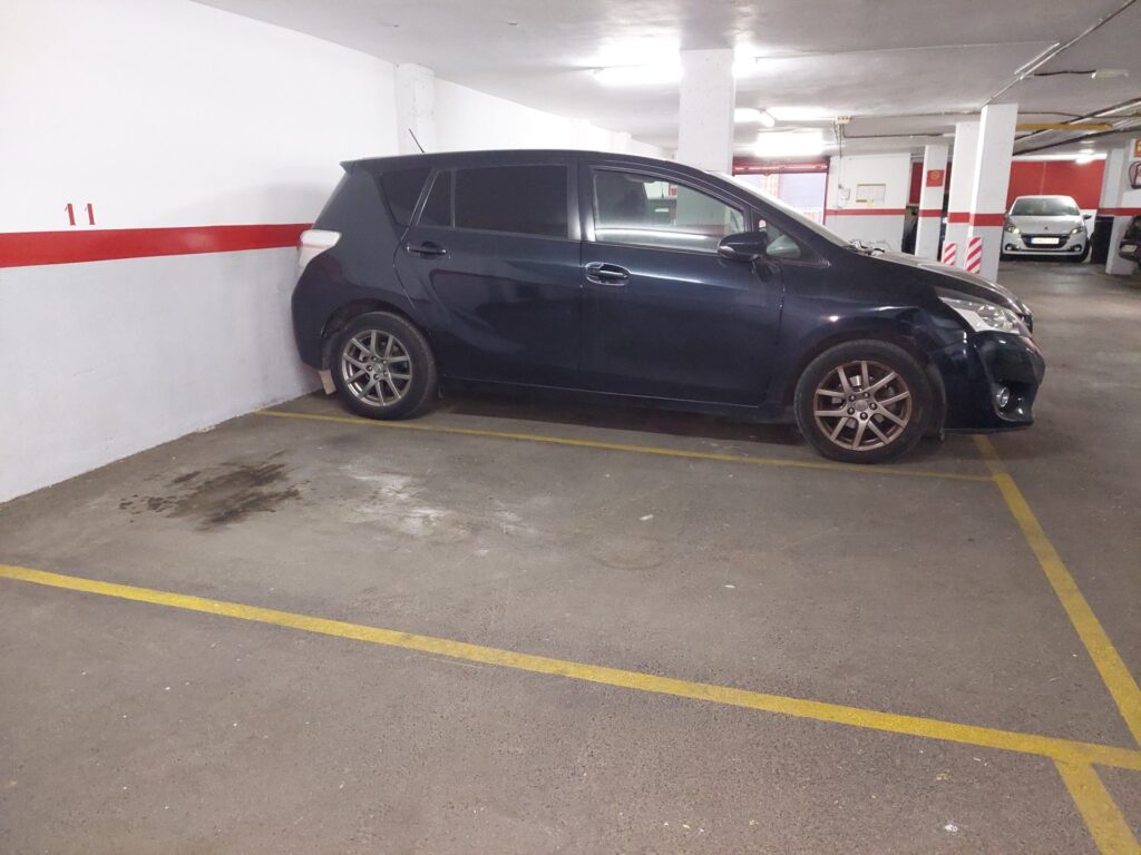 Plaza de Parking en venta de 10m2 situada