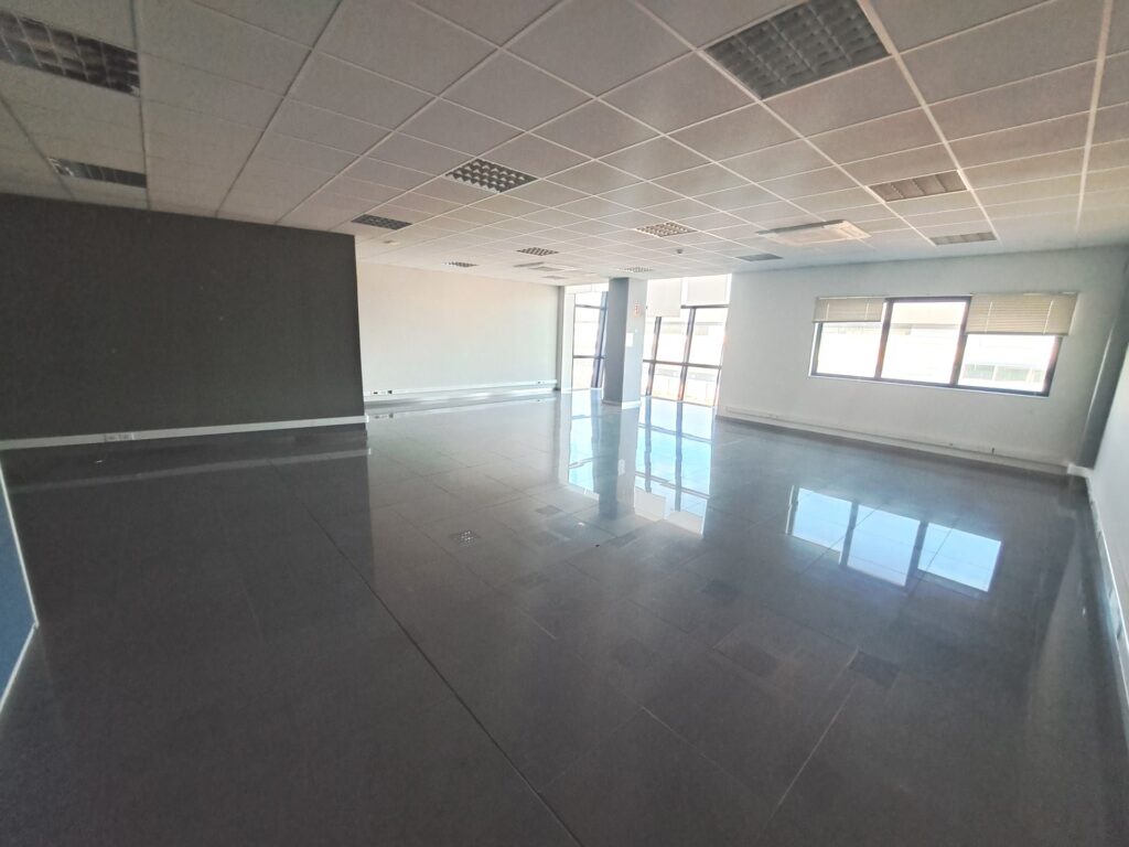 Oficina de lloguer de 123m2 en edifici amb