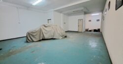 Oportunitat de lloguer a Rubí! S´ofereix un local de 201 m² en una ubicació estratègica, ideal per a diversos negocis. Situat a la zona de Madrid – Av. Estatut, aquest espai en planta baixa compta amb una alçada de sostre de 3,83 m, cosa que proporciona una sensació d’amplitud i lluminositat.