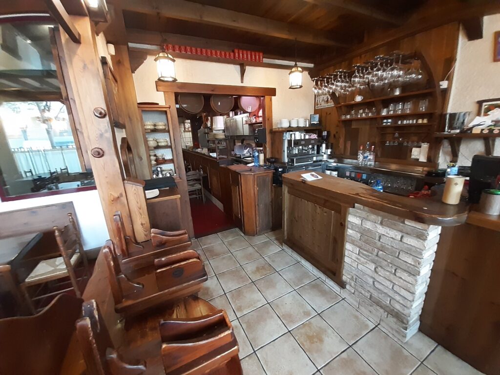 RUBI: Espectacular local seminuevo totalmente