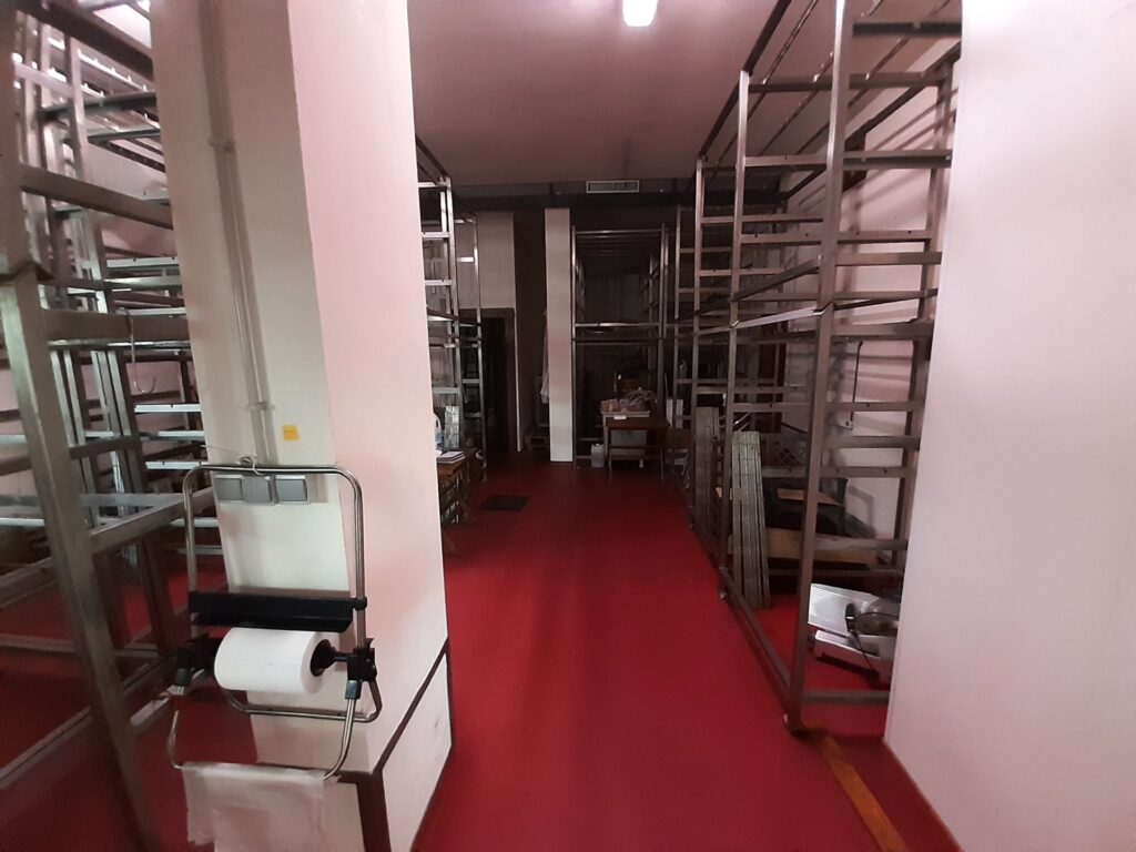 RUBI: Espectacular local seminuevo totalmente