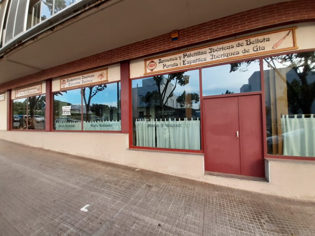 RUBI: Espectacular local seminuevo totalmente