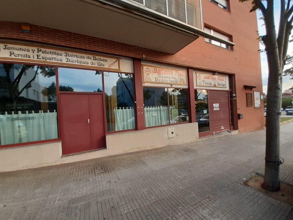 RUBI: Espectacular local seminuevo totalmente