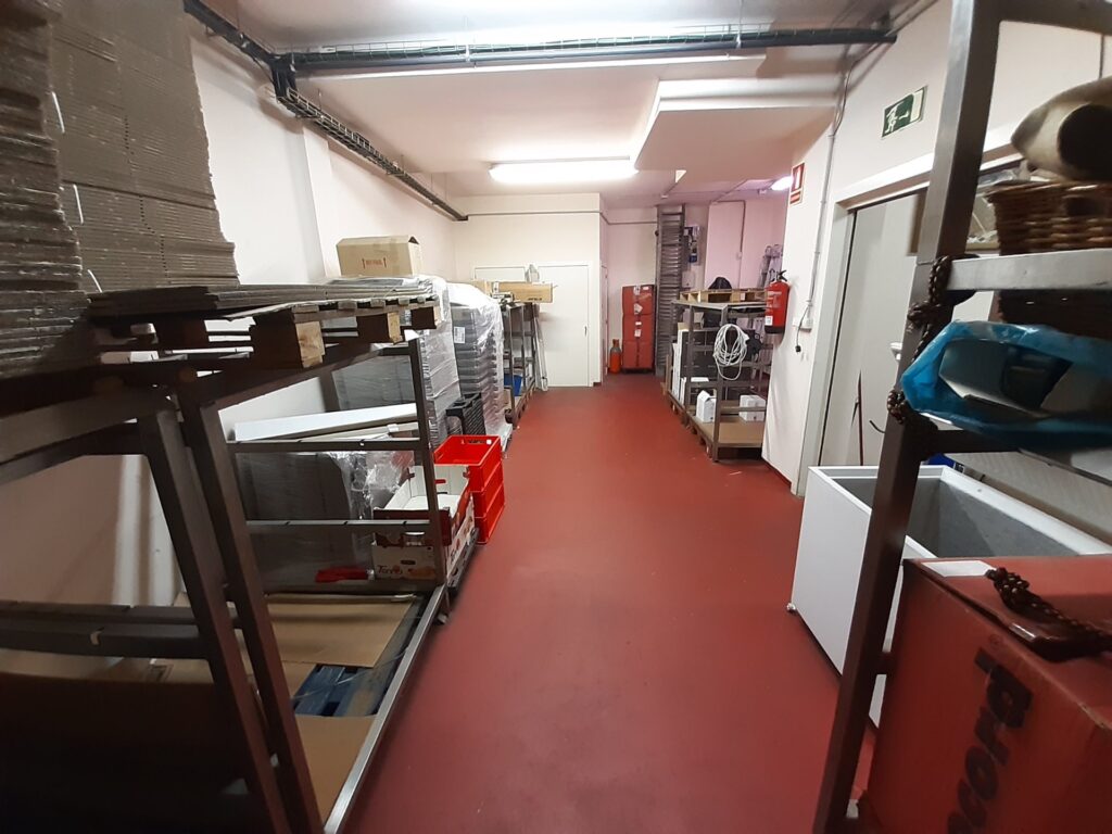 RUBI: Espectacular local seminuevo totalmente