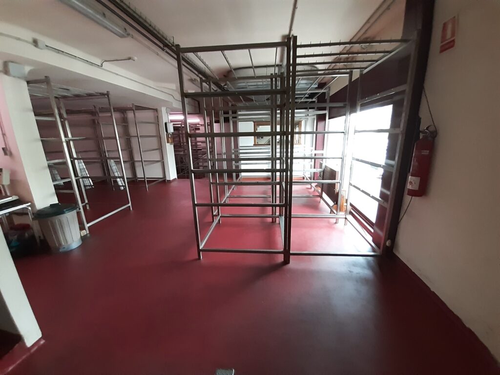 RUBI: Espectacular local seminuevo totalmente