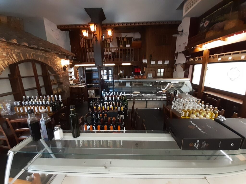 RUBI: Espectacular local seminuevo totalmente