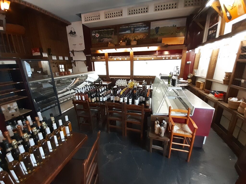 RUBI: Espectacular local seminuevo totalmente