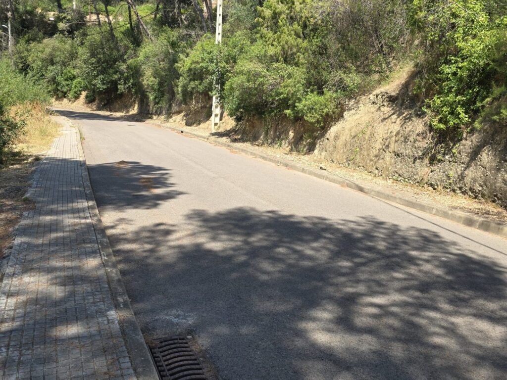 ¡Oportunidad única en Rubí! Se ofrece en venta un terreno urbanizable de 474 m2 ubicado en la tranquila zona de Castellnou i Can Mir.