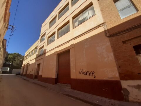 RUBI: Nave situada en zona Castell. Sup.