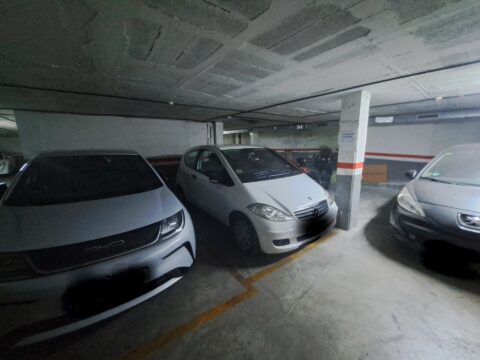 ¡Aparcamiento en venta en Rubí, zona Ca n’ Oriol, 9 m2 ideales para tu vehículo!