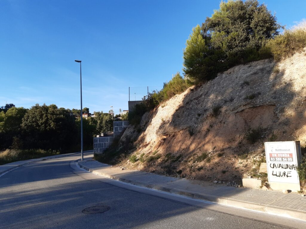 Rubí: S’ofereix terreny en venda a la tranquil·la urbanització de CAN SOLA. Amb una superfície de 495 m².