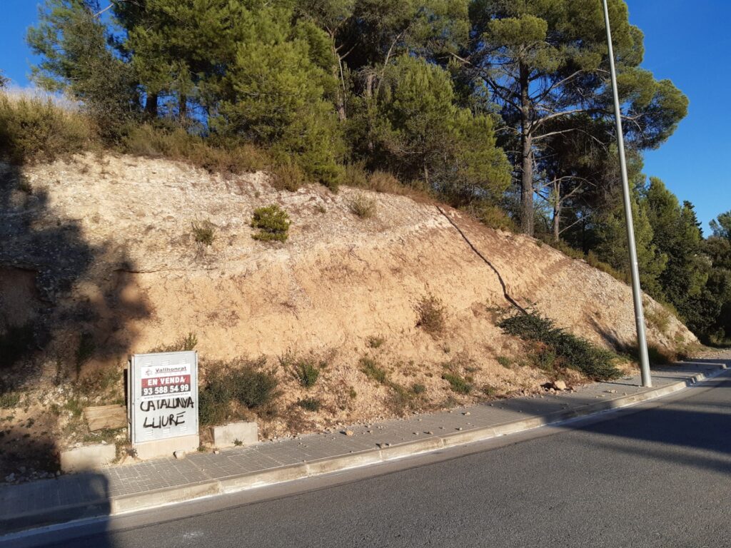 Rubí: S’ofereix terreny en venda a la tranquil·la urbanització de CAN SOLA. Amb una superfície de 495 m².