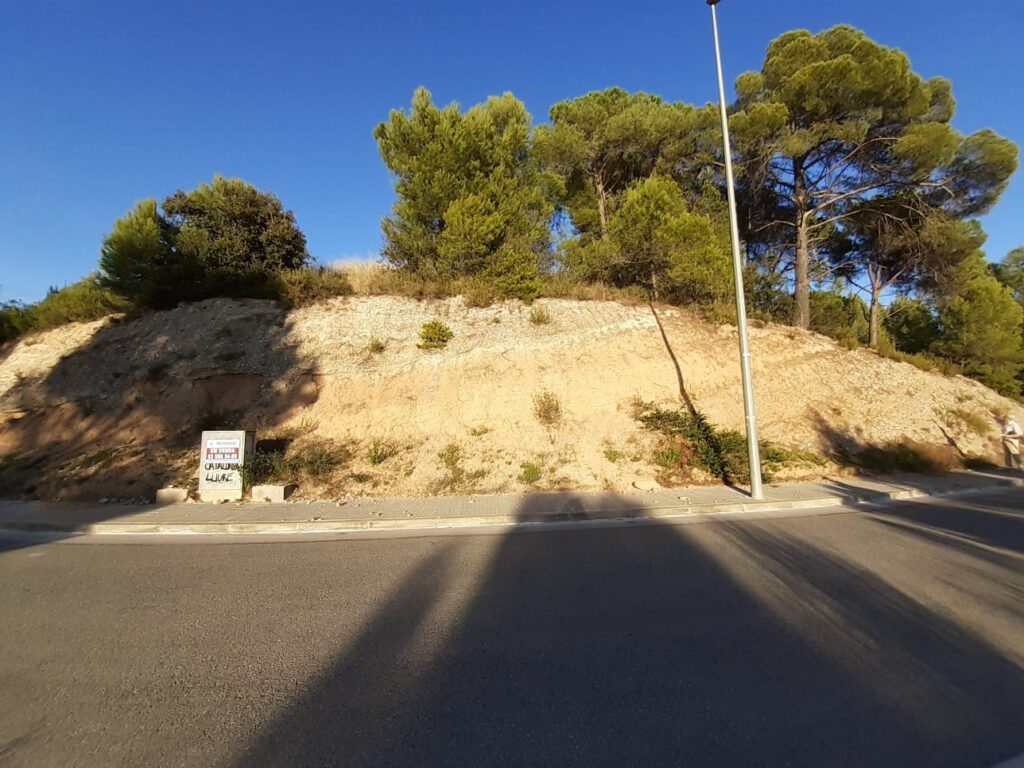 Rubí: S’ofereix terreny en venda a la tranquil·la urbanització de CAN SOLA. Amb una superfície de 495 m².