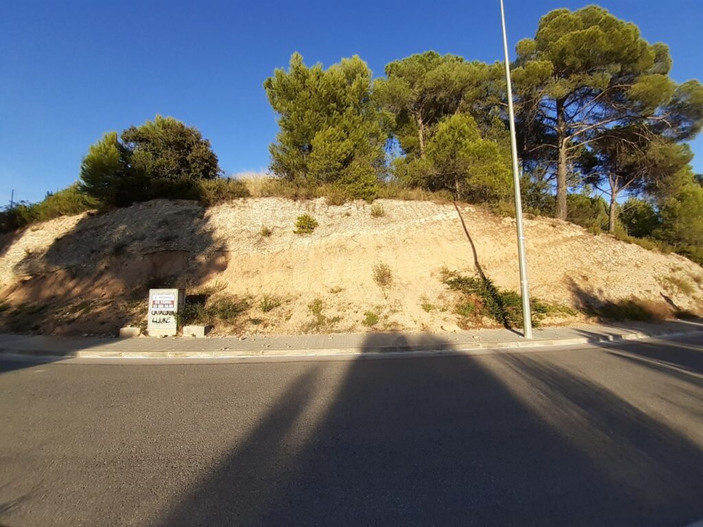 Rubí: S’ofereix terreny en venda a la tranquil·la urbanització de CAN SOLA. Amb una superfície de 495 m².