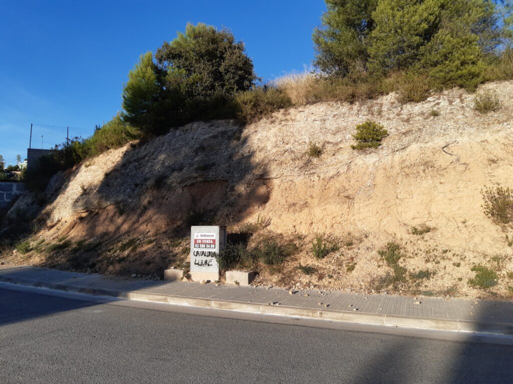 Rubí: S’ofereix terreny en venda a la tranquil·la urbanització de CAN SOLA. Amb una superfície de 495 m².