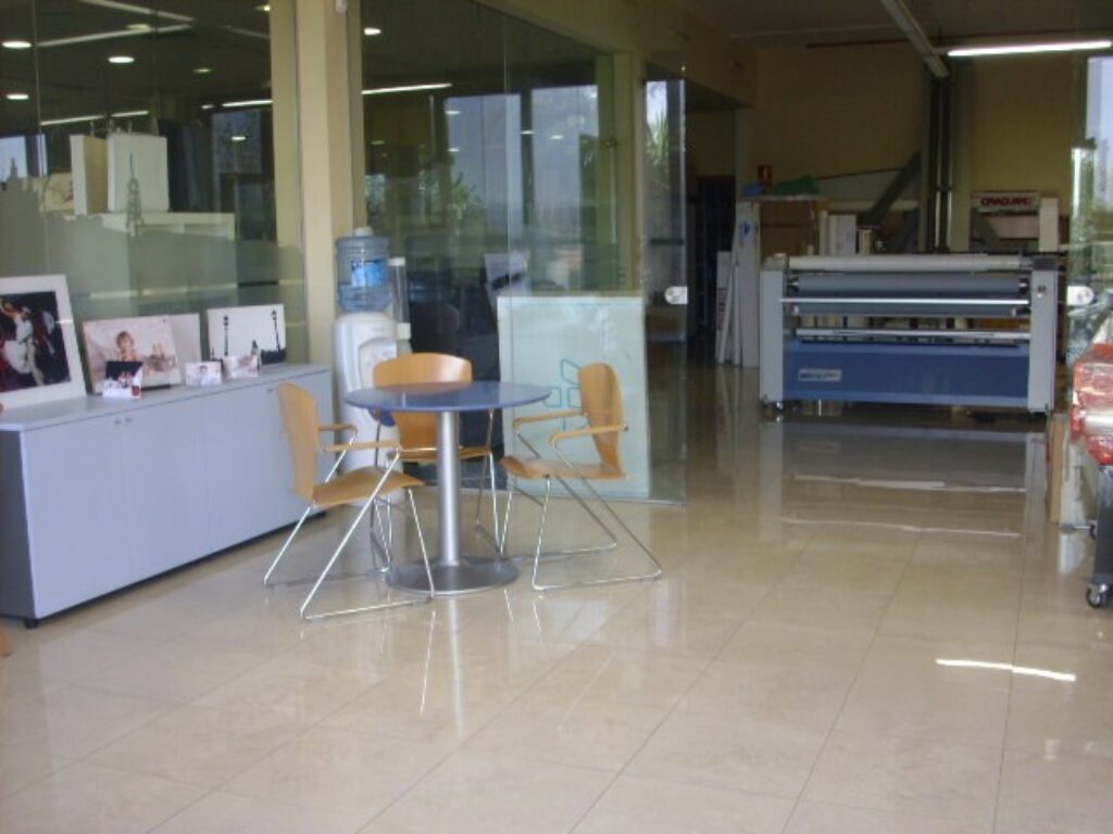 RUBI: Oficina en venta situada en P.I. Cova