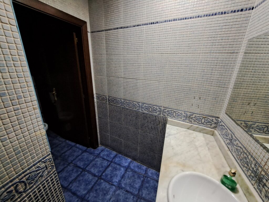 Oportunitat única de negoci en funcionament com a bar-restaurant totalment muntat en local de 282 m2 al polígon industrial del Clot de Ripollet i proper al Centre.