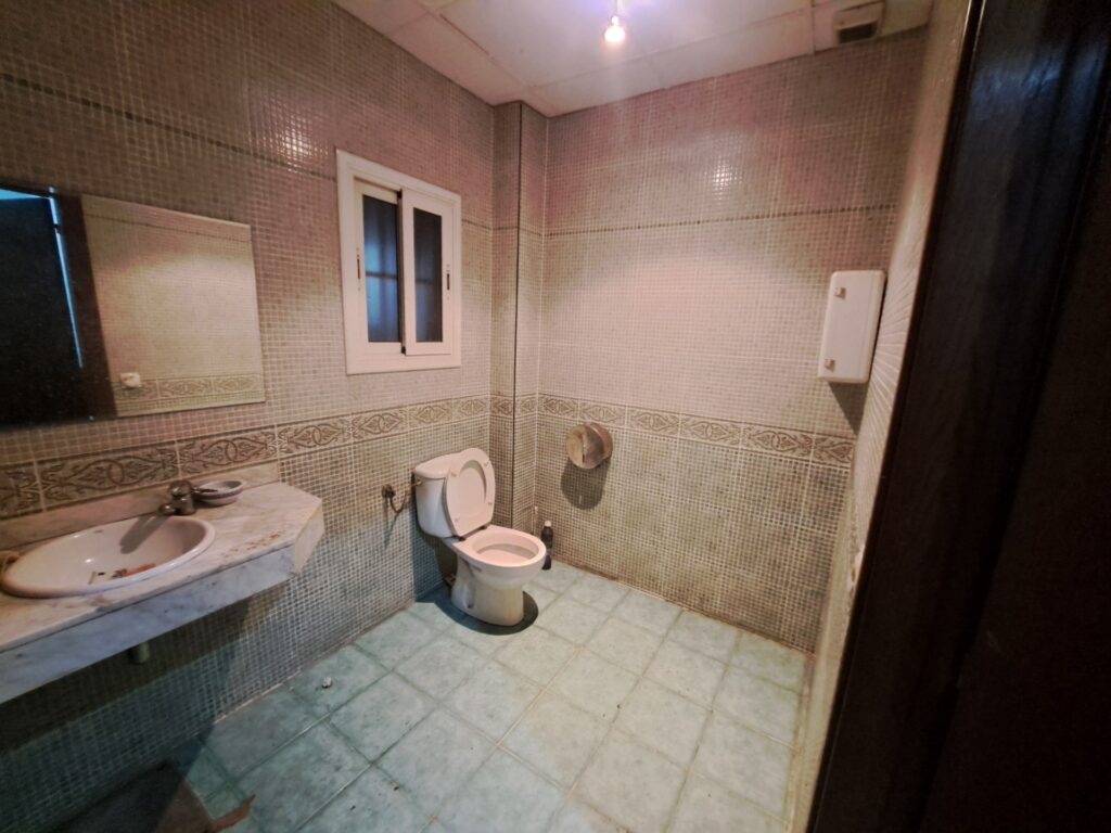 Oportunitat única de negoci en funcionament com a bar-restaurant totalment muntat en local de 282 m2 al polígon industrial del Clot de Ripollet i proper al Centre.