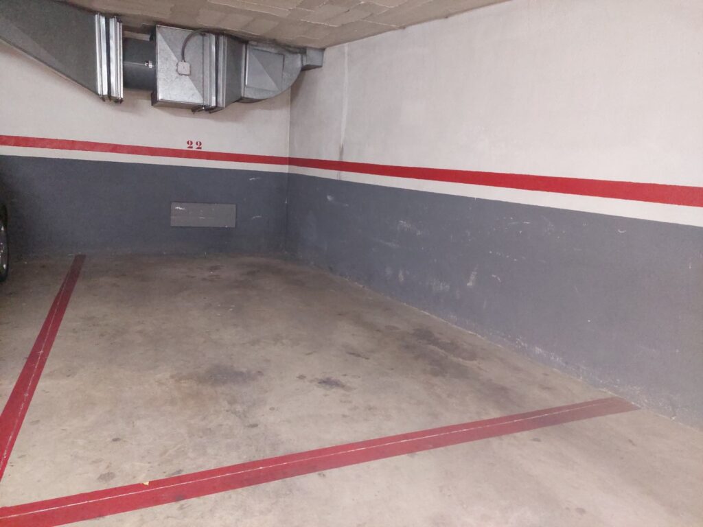 ¡Aparcament en lloguer a Rubí, zona Pl. Progrés, 12 m2!