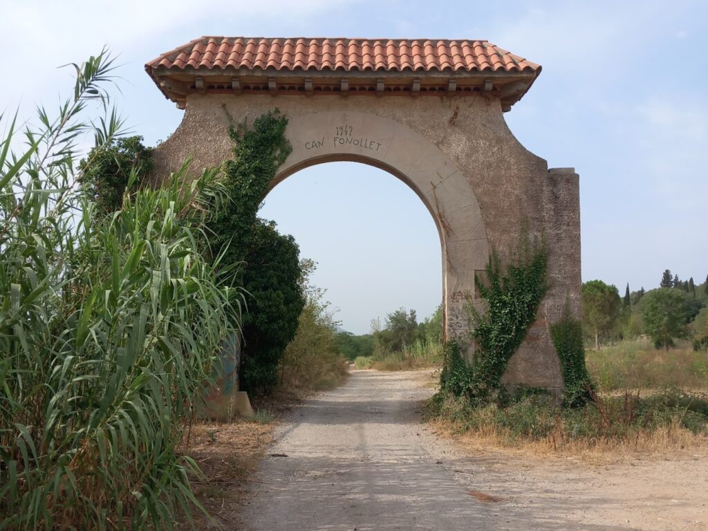 RUBI: Terreno rural y forestal no urbanizable  en Zona Can Fonollet Tiene una superficie de unas 60 hectáreas de suelo mayormente forestal, de secano, vid y pasto.