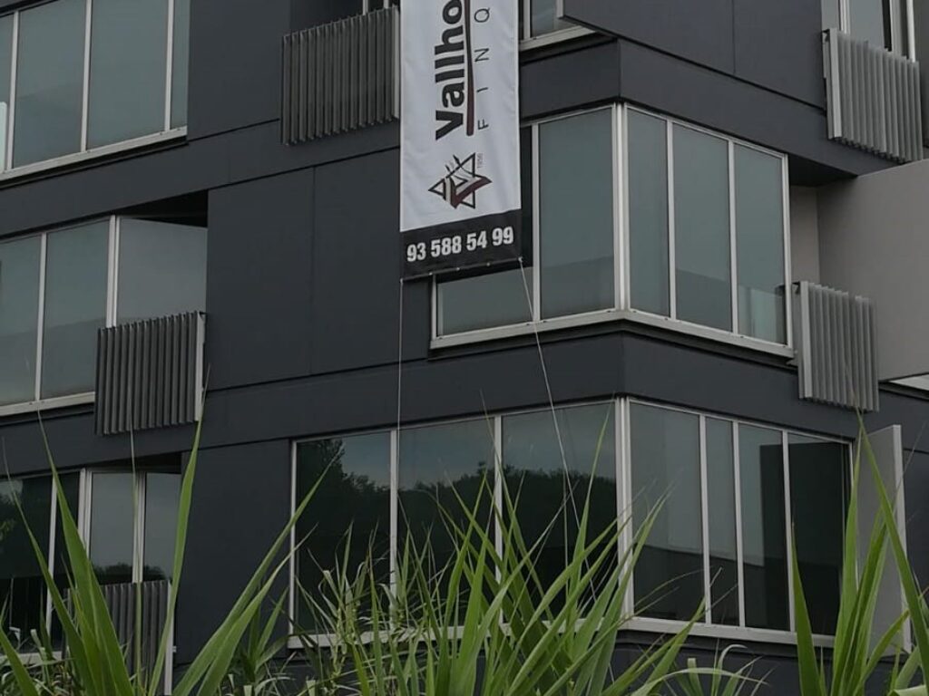 RUBI: Vallès Occidental. Edifici Sant Cugat-ca