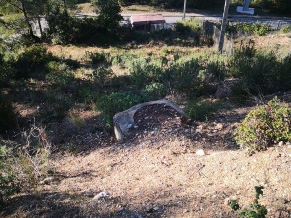 Se presenta un terreno urbanizable en venta, ubicado en la zona de Castellnou i Can Mir, en Rubí. Esta propiedad cuenta con una extensión de 756 m², con la posibilidad de edificación, lo que ofrece una excelente oportunidad para desarrollar un proyecto residencial .