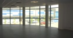 S’ofereix oficina de lloguer a Rubí, situada al Polígon La Bastida.