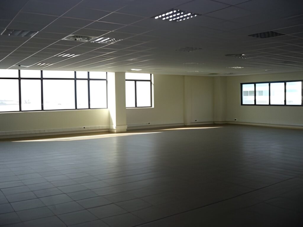 S’ofereix oficina de lloguer a Rubí, situada al Polígon La Bastida.