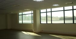 S’ofereix oficina de lloguer a Rubí, situada al Polígon La Bastida.