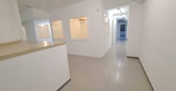 Es presenta un local de lloguer a Rubí, ubicat a zona Centre-CEIP Pau Casals. Aquest espai compta amb una superfície construïda de 253 m2, oferint una distribució funcional per a diverses activitats comercials, ideal professionals.