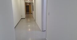 Es presenta un local de lloguer a Rubí, ubicat a zona Centre-CEIP Pau Casals. Aquest espai compta amb una superfície construïda de 253 m2, oferint una distribució funcional per a diverses activitats comercials, ideal professionals.