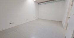 Es presenta un local de lloguer a Rubí, ubicat a zona Centre-CEIP Pau Casals. Aquest espai compta amb una superfície construïda de 253 m2, oferint una distribució funcional per a diverses activitats comercials, ideal professionals.