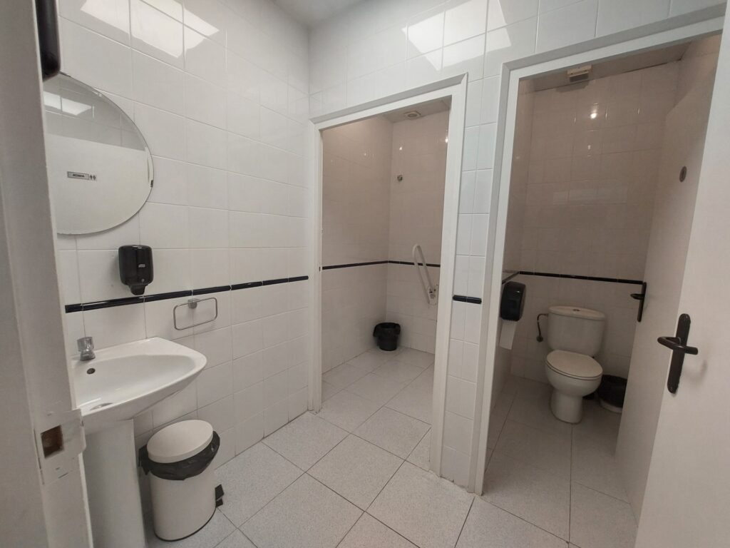 ¡Oficina en lloguer de 20 m2 a Rubí, ideal per al teu negoci!