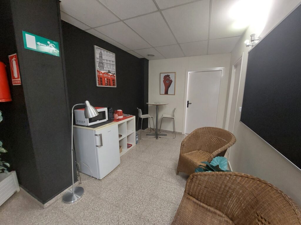 ¡Oficina en lloguer de 20 m2 a Rubí, ideal per al teu negoci!