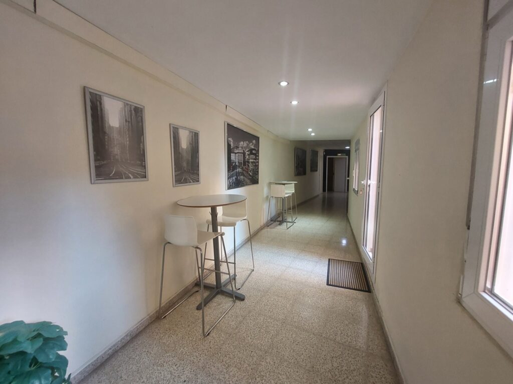 ¡Oficina en lloguer de 20 m2 a Rubí, ideal per al teu negoci!