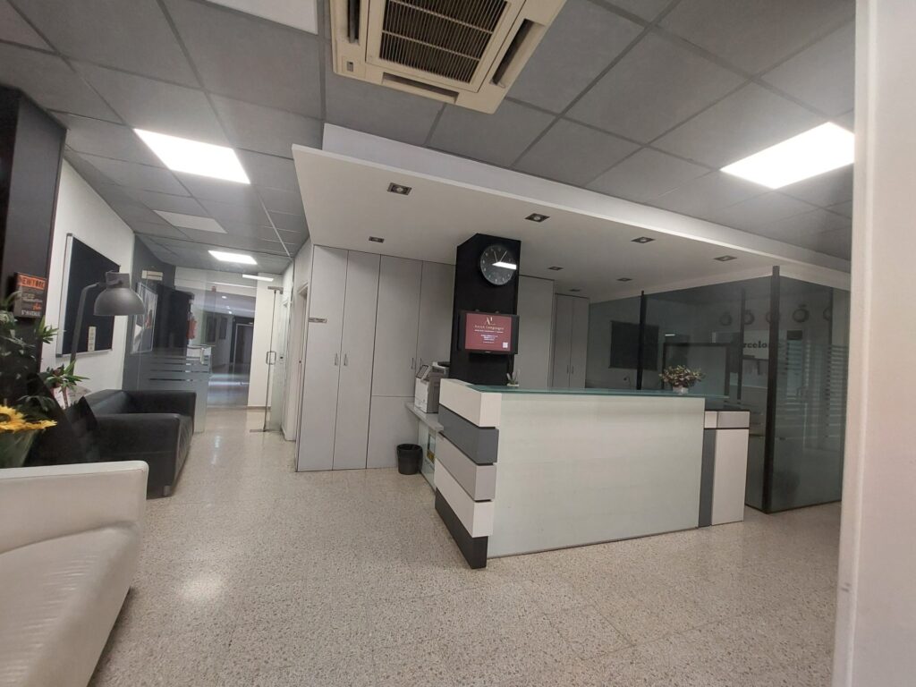 ¡Oficina en lloguer de 20 m2 a Rubí, ideal per al teu negoci!