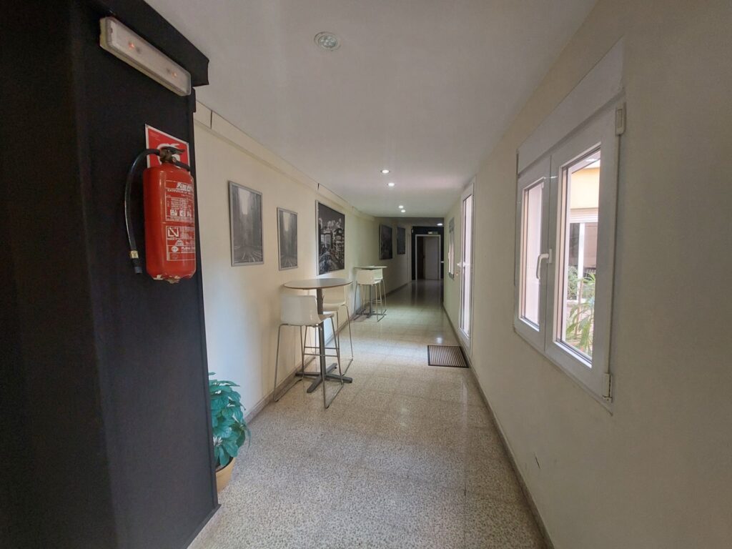 ¡Oficina de lloguer a Rubí, 64 m2 amb calefacció i aire condicionat!