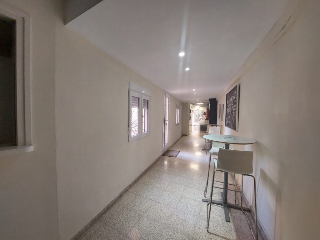 ¡Oficina de lloguer a Rubí, 64 m2 amb calefacció i aire condicionat!