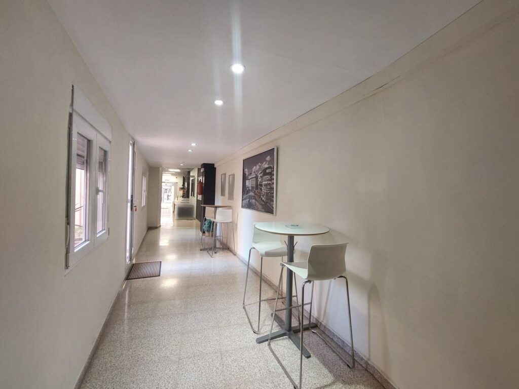 ¡Oficina de lloguer a Rubí, 64 m2 amb calefacció i aire condicionat!