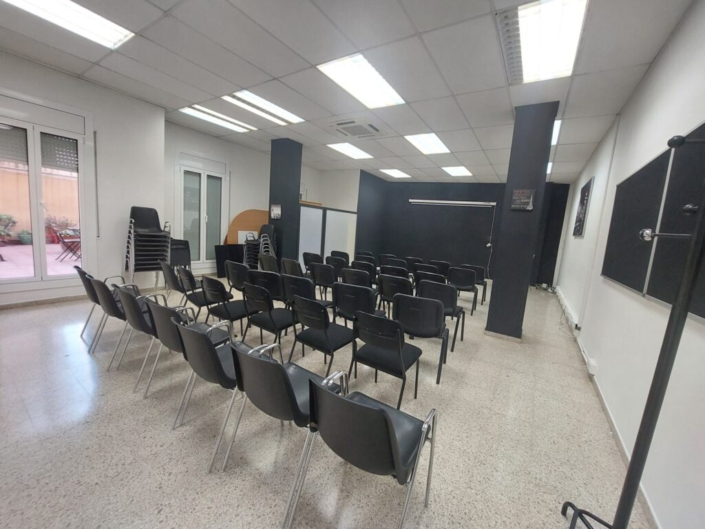 ¡Oficina de lloguer a Rubí, 64 m2 amb calefacció i aire condicionat!