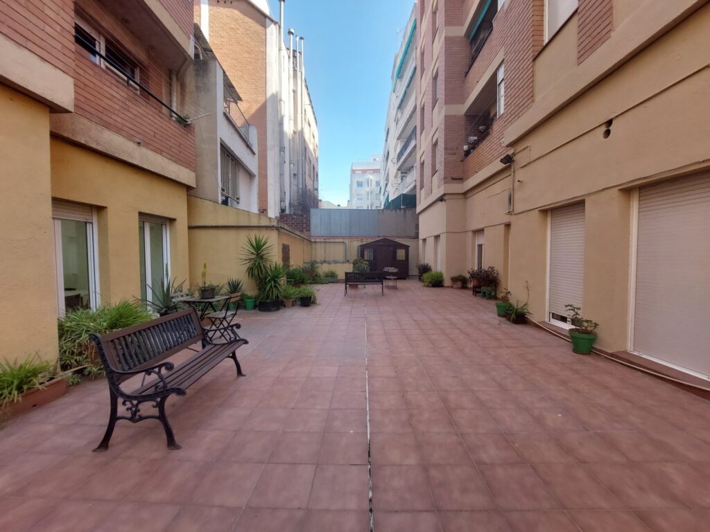 ¡Oficina de lloguer a Rubí, 64 m2 amb calefacció i aire condicionat!