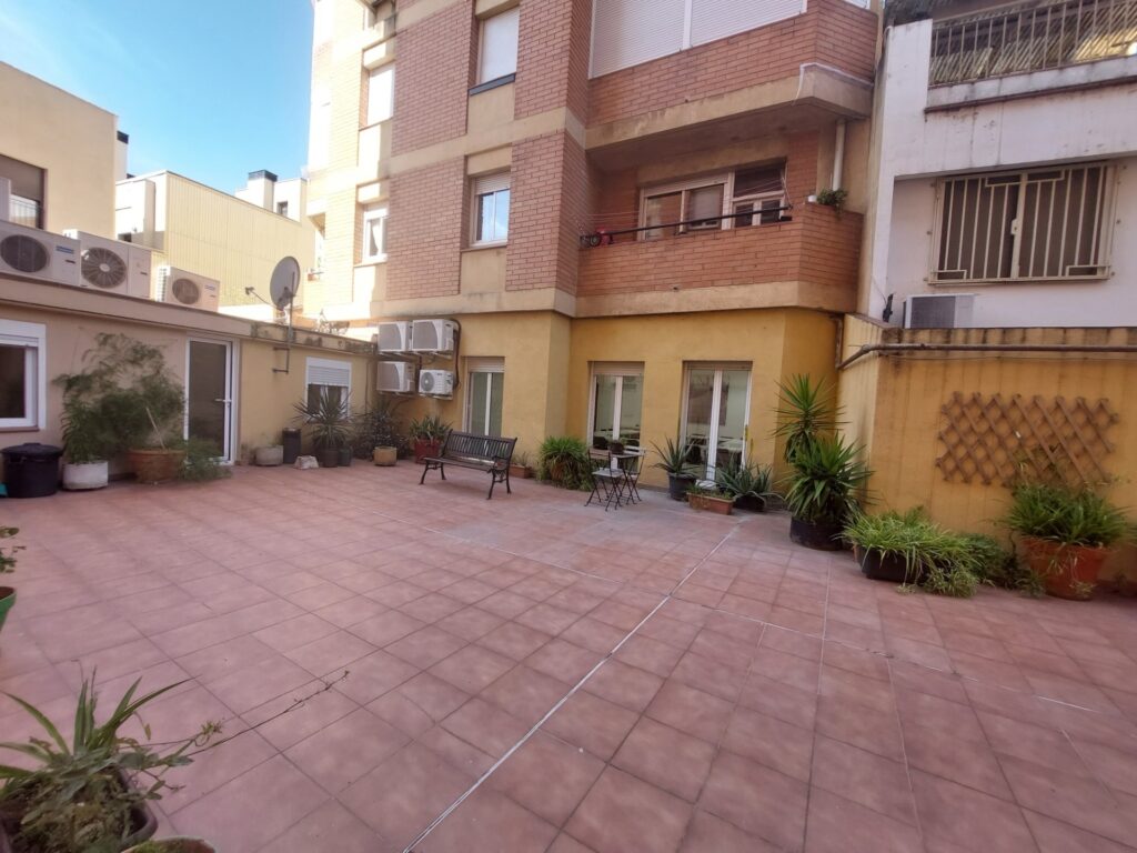 ¡Oficina de lloguer a Rubí, 64 m2 amb calefacció i aire condicionat!