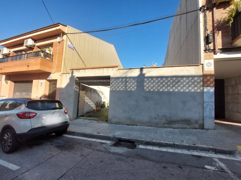 Terreny urbanitzable en venda a Rubí, 232 m2 llestos per construir el teu projecte ideal!