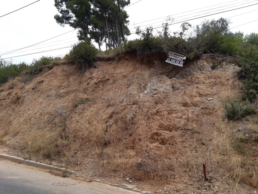 Terreny de 598 m2 a urbanització de Rubí en venda, ideal per al teu projecte!