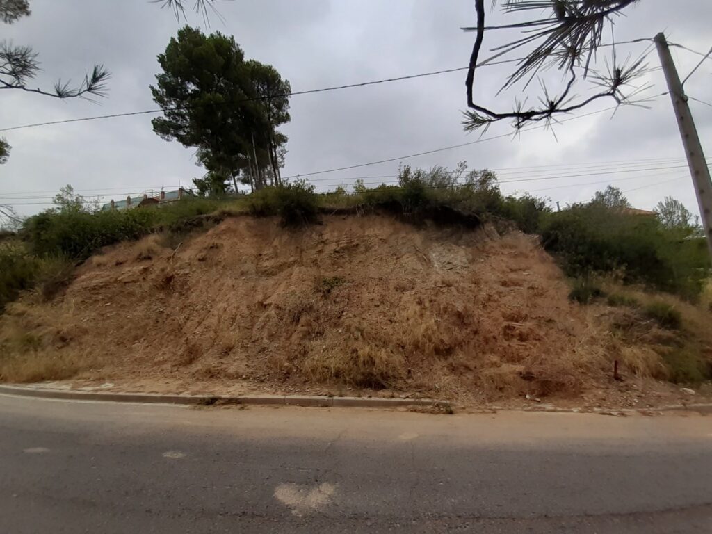 Terreny de 598 m2 a urbanització de Rubí en venda, ideal per al teu projecte!